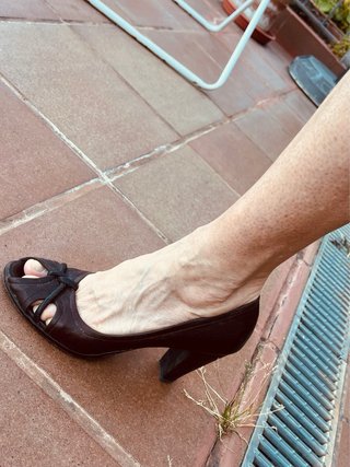 Zapatos de tacón de piel marrones