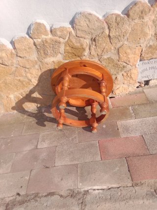 Mesa redonda madera 63cm ancho x 43cm alto