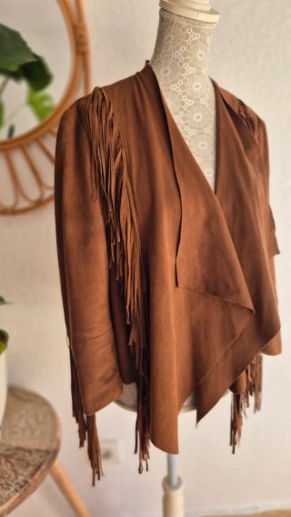 Chaqueta marrón con flecos