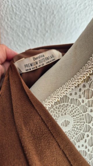 Chaqueta marrón con flecos