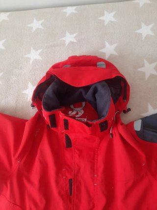Chaqueta náutica roja y gris