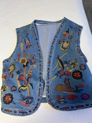 Chaleco vaquero bordado floral