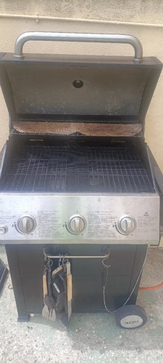 !!!!!CHOLLO!!!!! Barbacoa de gas + mesa y sillas e