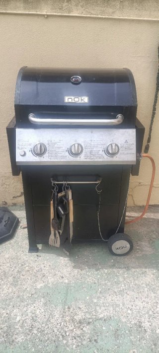 !!!!!CHOLLO!!!!! Barbacoa de gas + mesa y sillas e
