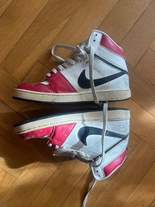 Nike Rojas Blancas y Negras Talla 40