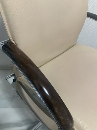 Sillón de piel para despacho color beige