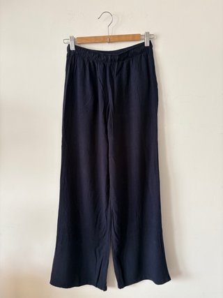 Pantalones fluidos pernera ancha Stradivarius