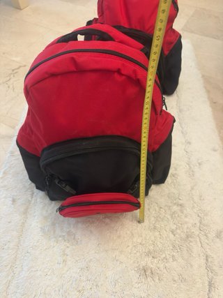 Mochilas rojas y negras para estudio o viaje