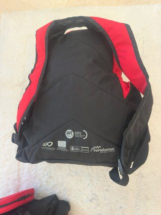 Mochilas rojas y negras para estudio o viaje