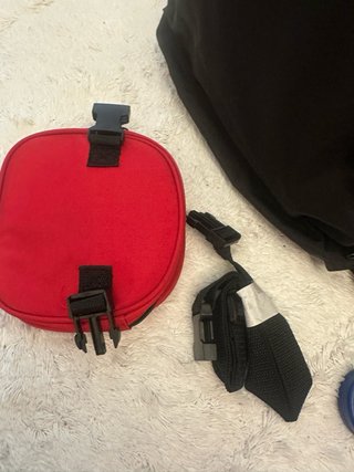 Mochilas rojas y negras para estudio o viaje