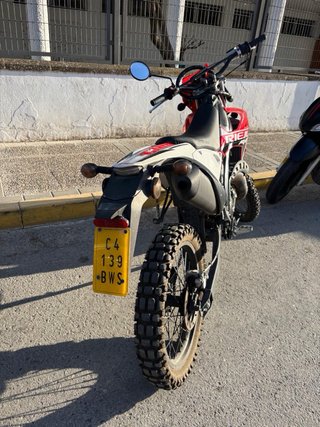 Moto Rieju MRT50 Roja y Blanca