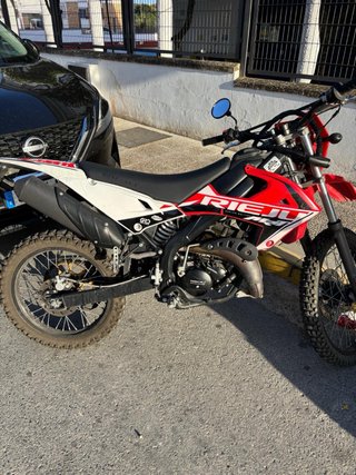 Moto Rieju MRT50 Roja y Blanca