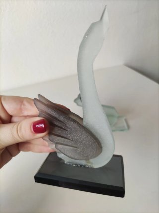Figuras de perro y cisne de cristal