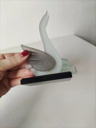 Figuras de perro y cisne de cristal