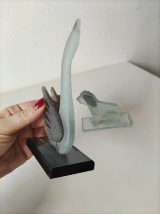 Figuras de perro y cisne de cristal