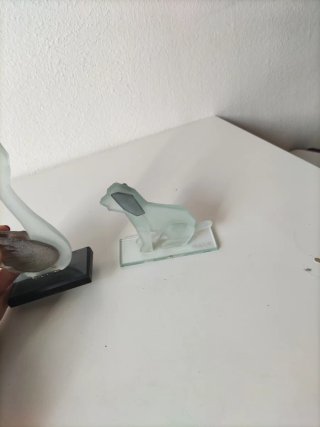Figuras de perro y cisne de cristal