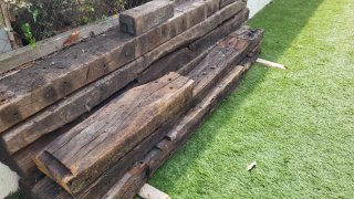 Vigas de tren de madera antiguas