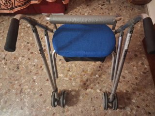 Andador para mayores con asiento