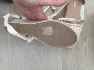 Zapatillas de rafia beige y blancas