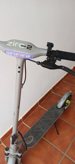 Patinete Smartgyro Ziro 2 y cargador