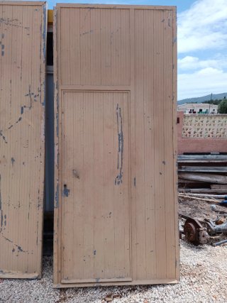 Puerta de garaje 2 hojas con puerta
