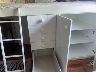 Litera infantil con armarios y escritorio