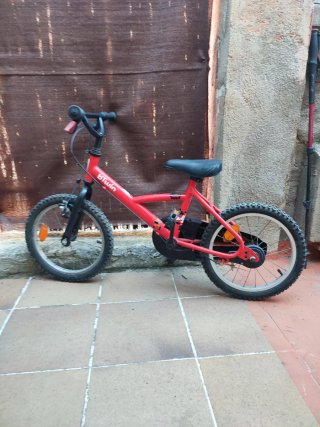 Bicicleta infantil roja Btwin