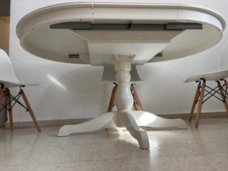 Mesa redonda blanca ikea y 4 sillas