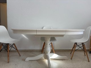 Mesa redonda blanca ikea y 4 sillas