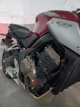 Honda CB650R Naked Roja y Dorada