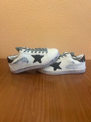 Golden Goose Sneakers Blancas con Estrella Negra