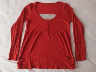 Camiseta roja manga larga con encaje