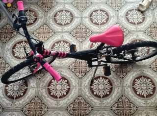 Bicicleta infantil BTWIN rosa y negra