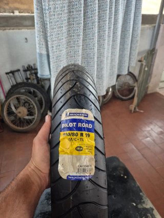 Cubierta Michelin 110/80 R19 Radial