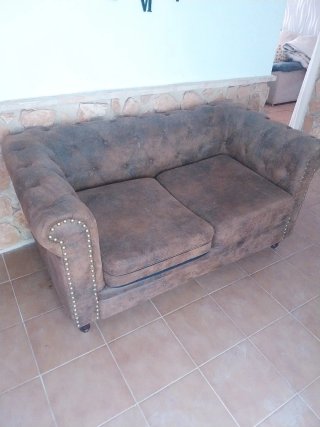 Sofá marrón semi nuevo.