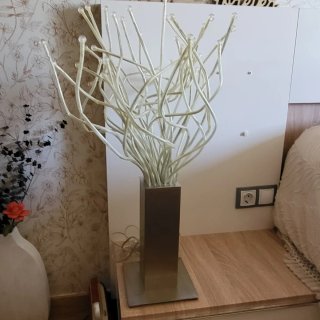 Lámpara de mesa moderna. Modelo Stranne.