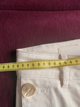 Pantalón vaquero beige ancho