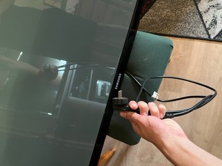 Televisión Samsung 55 Negra 70cm ancho 119cm largo