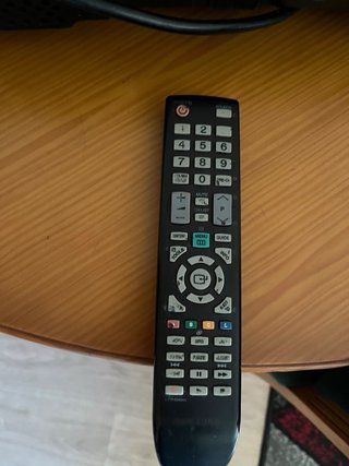 Televisión Samsung 55 Negra 70cm ancho 119cm largo