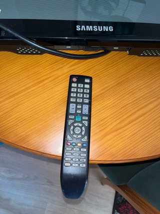 Televisión Samsung 55 Negra 70cm ancho 119cm largo
