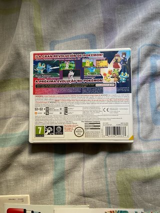 Caja y manuales de Pokémon Y para la 3DS