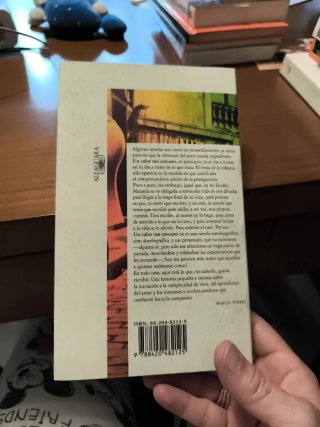 UN Calor Tan Cercano (Spanish Edition)