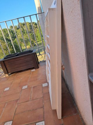 Ventana exterior blanca abatible 85,6 x 41,8 cm