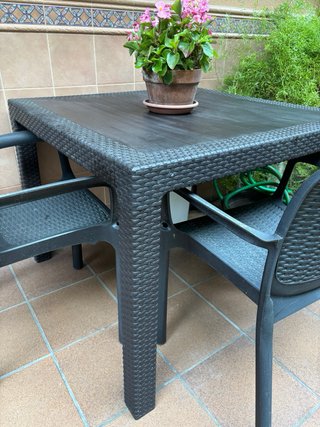 Mesa y 2 sillas de jardín