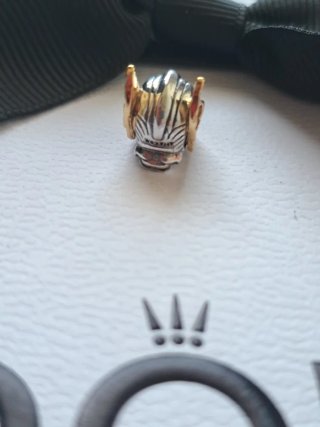 Charm Elmo Argento e Oro marvel