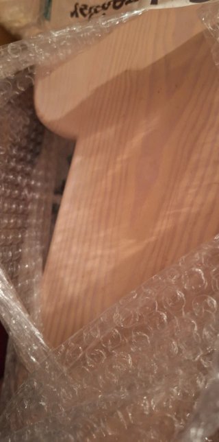 Escritorio con silla y cama de madera rosa