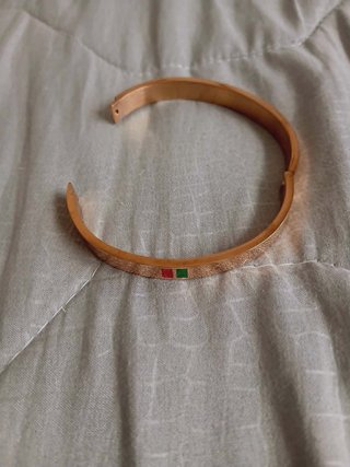 Bracciale retrò oro con bande verdi e rosse