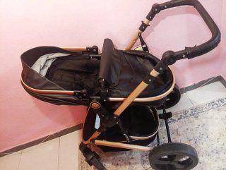 Passeggino per neonati nero e dorato