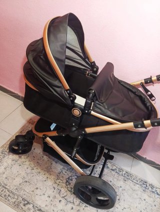 Passeggino per neonati nero e dorato