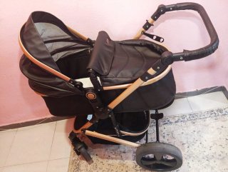 Passeggino per neonati nero e dorato